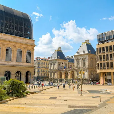 Apartment Caractere Et Raffine En Hypercentre Lyon